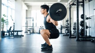 種類の豊富さが伝わるジムでのスクワット