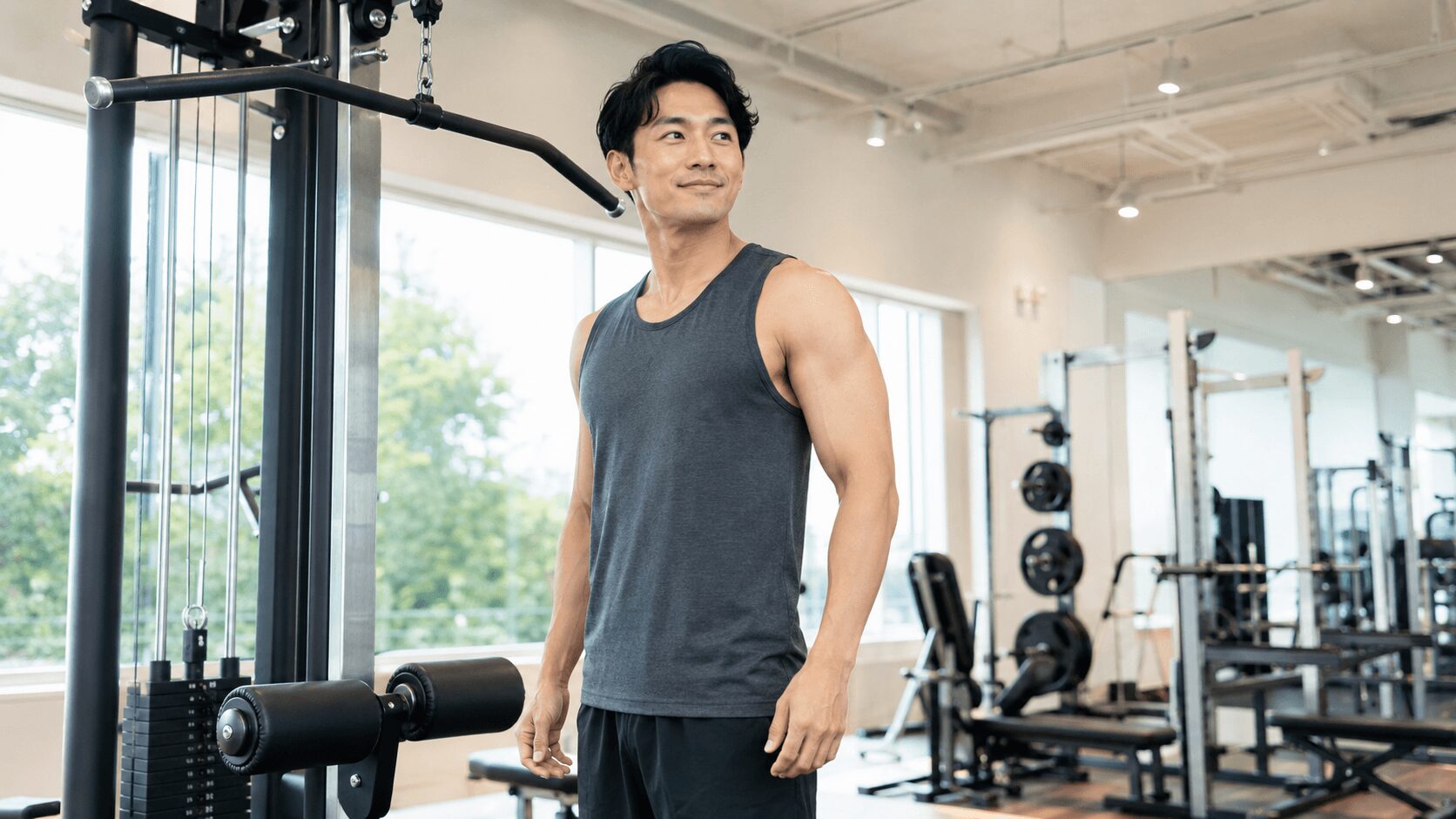 背中トレーニングの初心者向けメニューに取り組む男性のイメージ