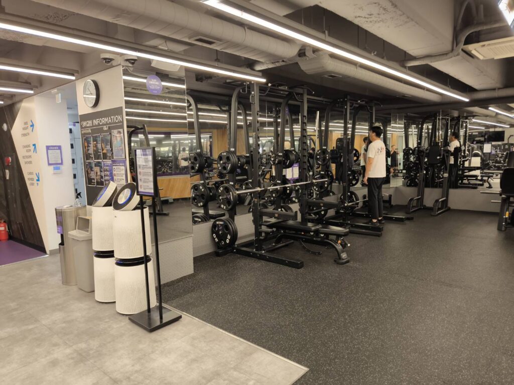 江南区のエニタイムフィットネスのトレーニングエリア