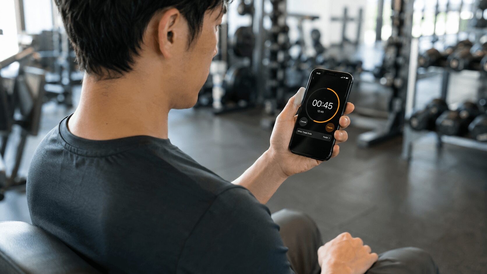 メンタル目的の筋トレは1回30〜45分 スマホのタイマーで時間を管理する